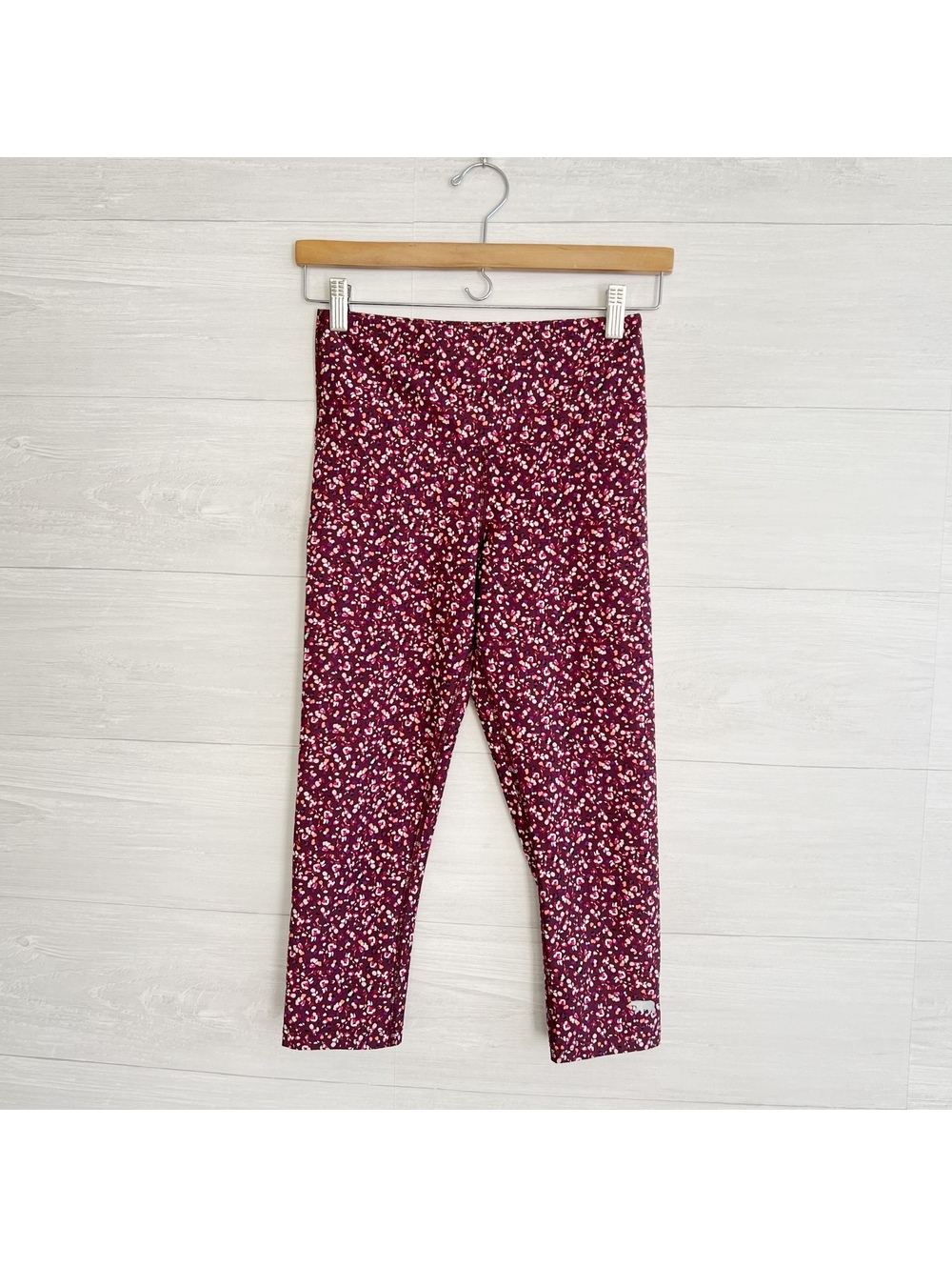 Running Bare Burgundy Floral Capri Leggings Women’s US 2/4 Activewear